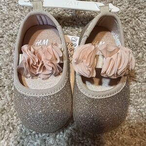 H&M Infant Girl Slip On Gold Glitter Pink Ruiffle Strap Flat Size 2-3 Shoes NEW